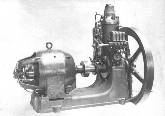 Motor typ 31 direktkopplad till generator.JPG (34349 bytes)